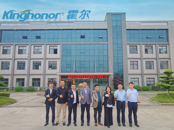 通合實業(yè)集團赴聯(lián)塑霍爾新風考察交流并簽訂