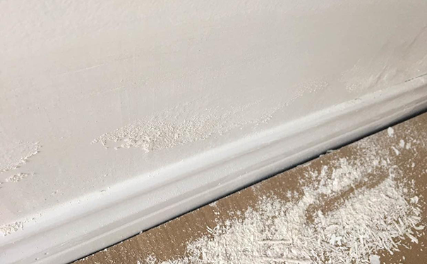 內(nèi)墻面反堿最好的處理辦法是什么？