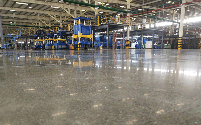 大型工廠(chǎng)車(chē)間固化地坪效果圖.png