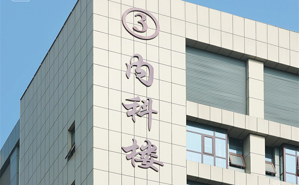 氟碳漆屬于水性涂料還是溶劑型涂料？