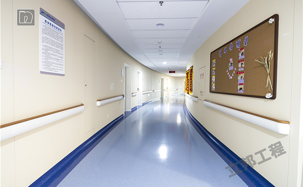 醫(yī)院墻面掛墻板材.png